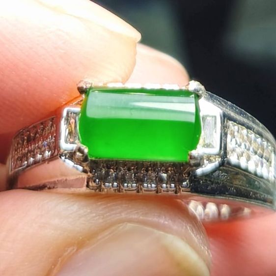 เขียว แหวนหยก