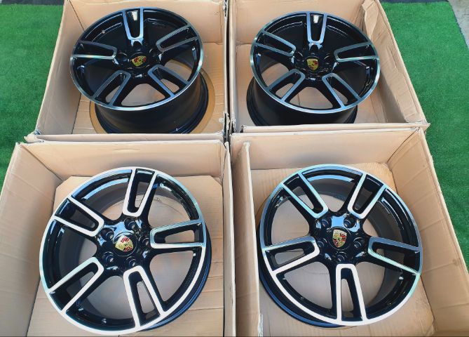 ล้อแท้ Porche ขอบ19 เยอรมันแท้ ผลิตโดย BBS กว้าง 9-10.5 ET 64-62 สภาพกริ้บๆ ใส่รถรุ่นไหนสอบถามได้ครับ พร้อมเปลี่ยน ถ่วงล้อฟรี รูปที่ 5