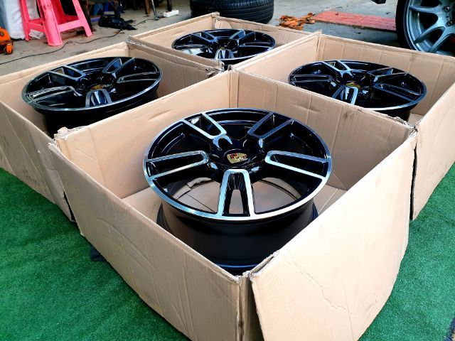ล้อแท้ Porche ขอบ19 เยอรมันแท้ ผลิตโดย BBS กว้าง 9-10.5 ET 64-62 สภาพกริ้บๆ ใส่รถรุ่นไหนสอบถามได้ครับ พร้อมเปลี่ยน ถ่วงล้อฟรี รูปที่ 2