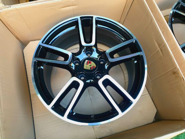 ล้อแท้ Porche ขอบ19 เยอรมันแท้ ผลิตโดย BBS กว้าง 9-10.5 ET 64-62 สภาพกริ้บๆ ใส่รถรุ่นไหนสอบถามได้ครับ พร้อมเปลี่ยน ถ่วงล้อฟรี รูปที่ 3