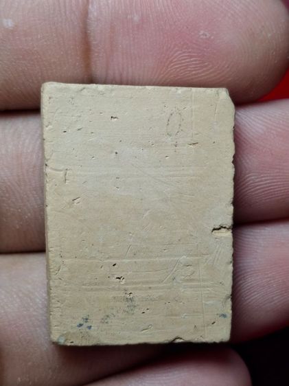 สมเด็จเศียรโตหูบายศรีเนื้อดินผสมผงหลวงพ่อกวย