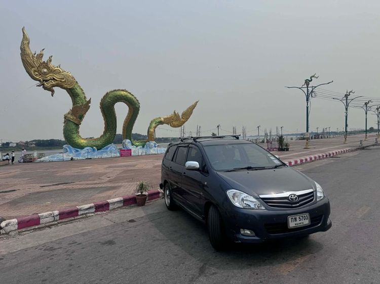 Toyota Innova 2010 2.0 Crysta E Sedan เบนซิน LPG เกียร์อัตโนมัติ ดำ รูปที่ 2