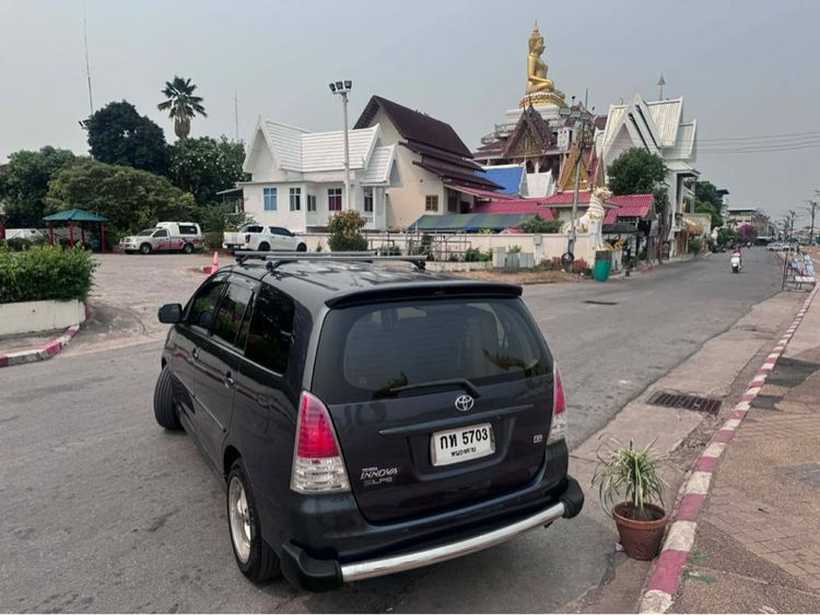 Toyota Innova 2010 2.0 Crysta E Sedan เบนซิน LPG เกียร์อัตโนมัติ ดำ รูปที่ 4