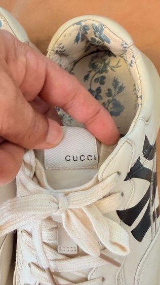 รองเท้า Gucci 