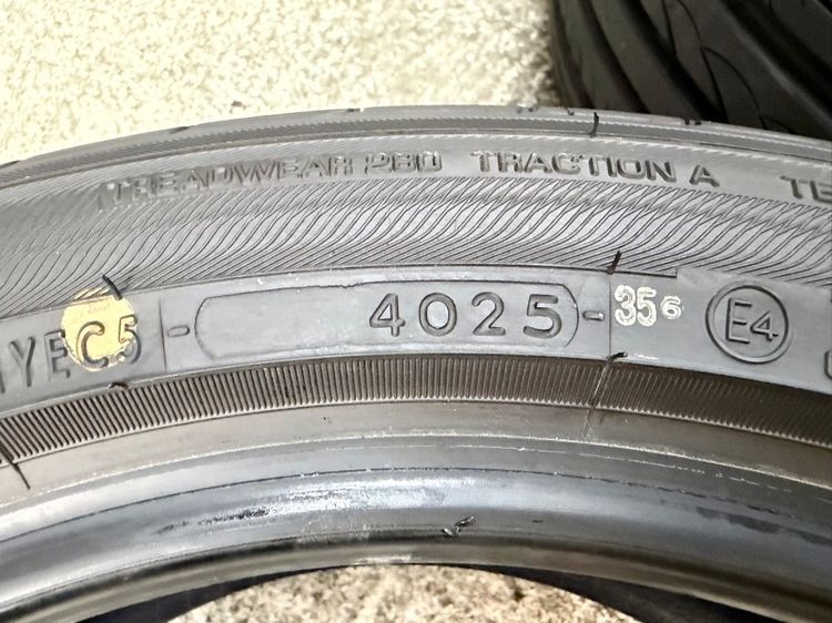 ยางถอดป้ายแดงขอบ 17” ยี่ห้อ YOKOHAMA รุ่น ADVAN DB DECIBEL ขนาด 215-50R17 ปี 25 ตุ่มหน้ายางยังอยู่ รูปที่ 3