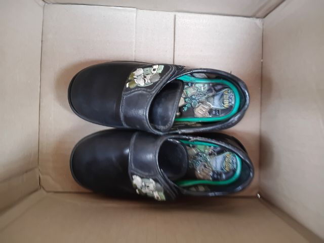 รองเท้านักเรียนอนุบาล