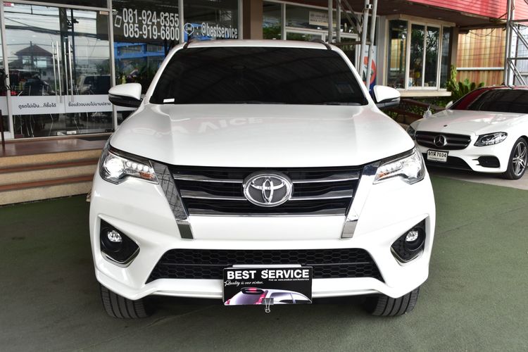Toyota Fortuner 2018 2.8 TRD Sportivo Utility-car ดีเซล ไม่ติดแก๊ส เกียร์อัตโนมัติ ขาว รูปที่ 2