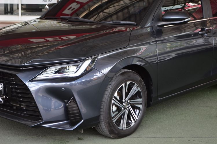 Toyota Yaris ATIV 2025 1.2 Premium Sedan เบนซิน ไม่ติดแก๊ส เกียร์อัตโนมัติ เทา รูปที่ 3