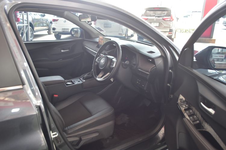 Toyota Yaris ATIV 2025 1.2 Premium Sedan เบนซิน ไม่ติดแก๊ส เกียร์อัตโนมัติ เทา รูปที่ 4