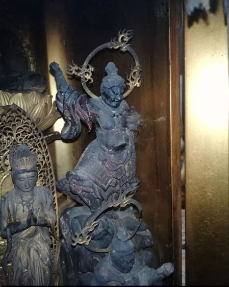 ตู้พระมันดาลาของนิกายนิจิเร็ง
สมัยปลายเอโดะ รูปที่ 9
