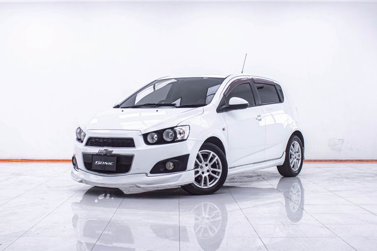 รถ Chevrolet Sonic  1.4 LT สี ขาว