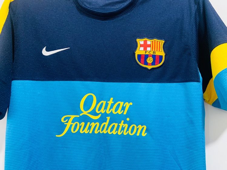 เสื้อยืดกีฬา NIKE FCB แท้ 💯 size M ขนาด อก 21 ยาว 27.5 นิ้ว สภาพดี ดีเทลสวย เนื้อผ้าดีมากนิ่มใส่สบาย หายากน่าสะสมครับ รูปที่ 2