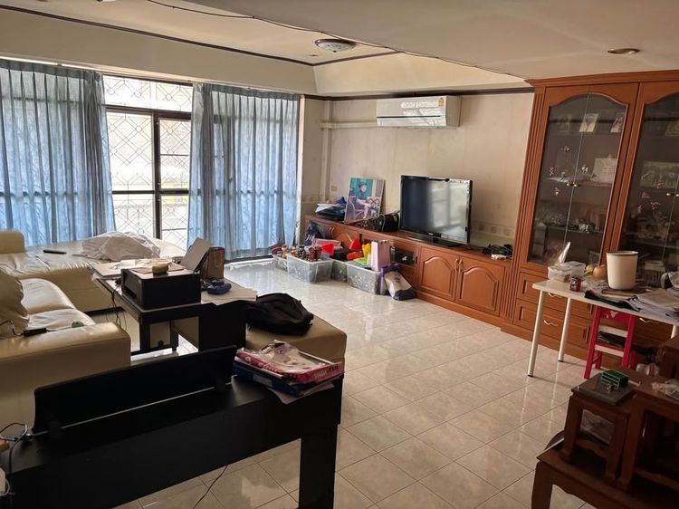 โฮมออฟฟิศ 4 ต่ำกว่าราคาประเมิน  ขนาด 19.20 ตรว 4 ชั้น 2 ห้องทำงาน 1 ห้องครัว  2 ห้องนอน 4 ห้องน้ำ