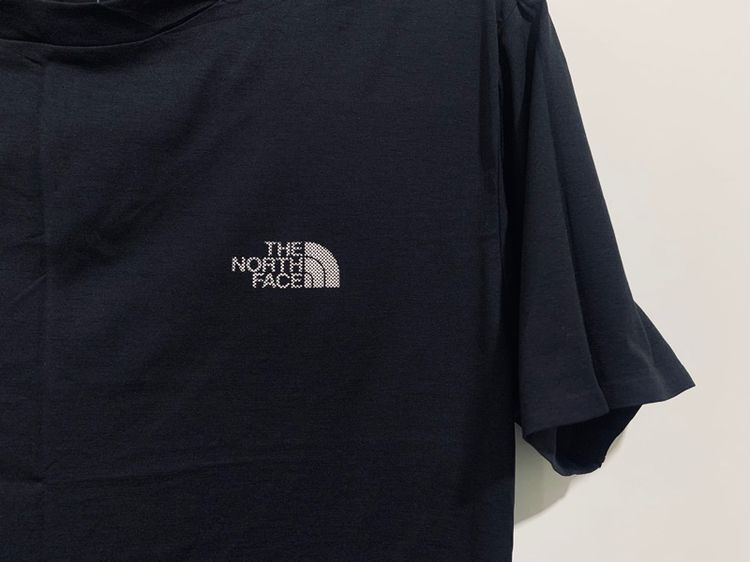 เสื้อยืดกีฬา The North Face แท้ 💯 size M อก 21 ยาว 27 นิ้ว สภาพดีมาก ทรงสวย เนื้อผ้าระบายอากาศดีมาก หายากน่าสะสมครับ รูปที่ 2