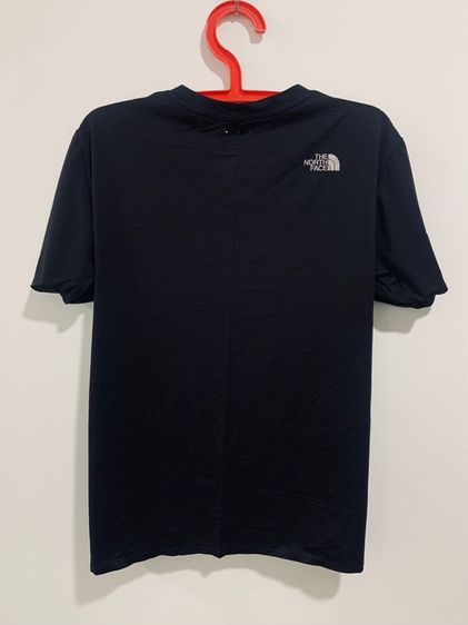 เสื้อยืดกีฬา The North Face แท้ 💯 size M อก 21 ยาว 27 นิ้ว สภาพดีมาก ทรงสวย เนื้อผ้าระบายอากาศดีมาก หายากน่าสะสมครับ รูปที่ 5