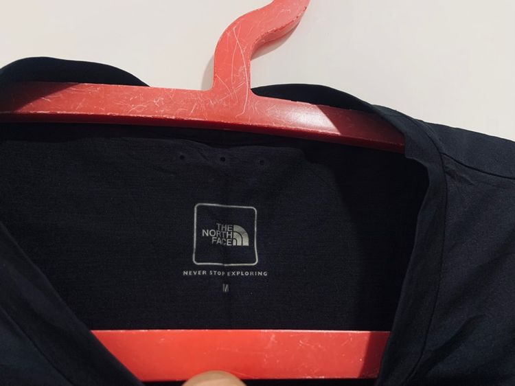เสื้อยืดกีฬา The North Face แท้ 💯 size M อก 21 ยาว 27 นิ้ว สภาพดีมาก ทรงสวย เนื้อผ้าระบายอากาศดีมาก หายากน่าสะสมครับ รูปที่ 3