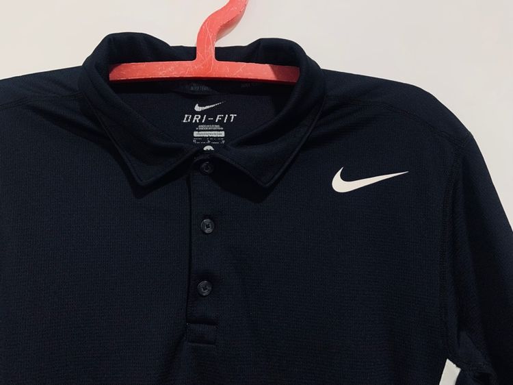 เสื้อโปโลกีฬา Nike แท้ 💯 size M ขนาด อก 21 ยาว 27.5 นิ้ว สภาพใหม่มาก ดีเทลสวย เนื้อผ้าดีมากนิ่มใส่สบาย หายากน่าสะสมครับ รูปที่ 2