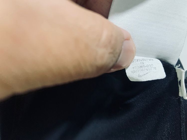 เสื้อโปโลกีฬา Nike แท้ 💯 size M ขนาด อก 21 ยาว 27.5 นิ้ว สภาพใหม่มาก ดีเทลสวย เนื้อผ้าดีมากนิ่มใส่สบาย หายากน่าสะสมครับ รูปที่ 5