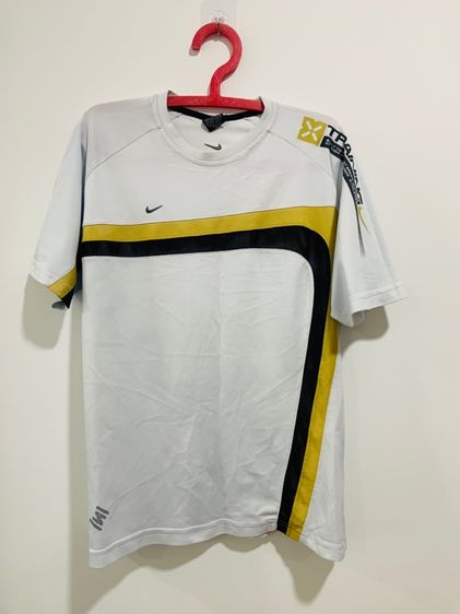 ผู้ชาย ขาว อื่นๆ เสื้อยืดกีฬา NIKE แท้ 💯 size L ขนาด อก 21 ยาว 27.5 นิ้ว สภาพดี ดีเทลสวย เนื้อผ้าดีมากนิ่มใส่สบาย หายากน่าสะสมครับ