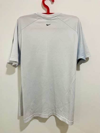 เสื้อยืดกีฬา NIKE แท้ 💯 size L ขนาด อก 21 ยาว 27.5 นิ้ว สภาพดี ดีเทลสวย เนื้อผ้าดีมากนิ่มใส่สบาย หายากน่าสะสมครับ รูปที่ 4