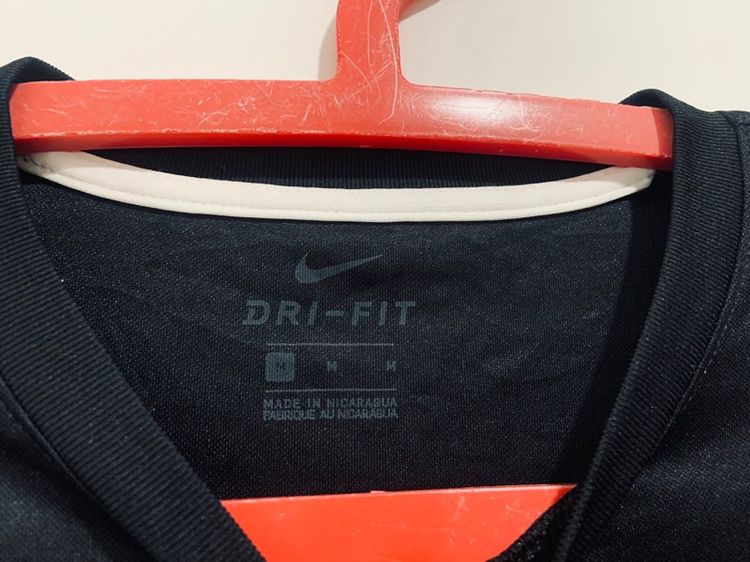 เสื้อยืดกีฬา NIKE แท้ 💯 size M ขนาด อก 20 ยาว 27 นิ้ว สภาพดี ดีเทลสวย เนื้อผ้าดีมากนิ่มใส่สบาย หายากน่าสะสมครับ รูปที่ 3