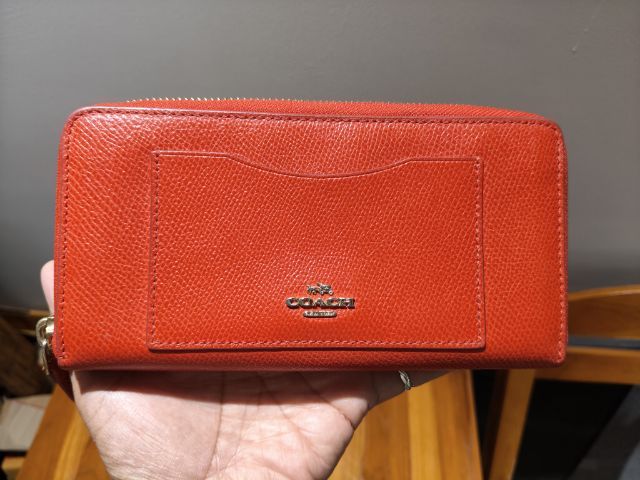กระเป๋าสตางค์หนัง coach