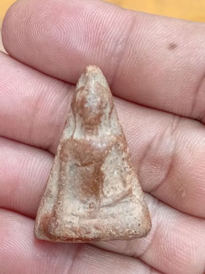 พระนางพญา พิมเข่าตรง กรุวัดนางพญาจ.พิษณุโลก