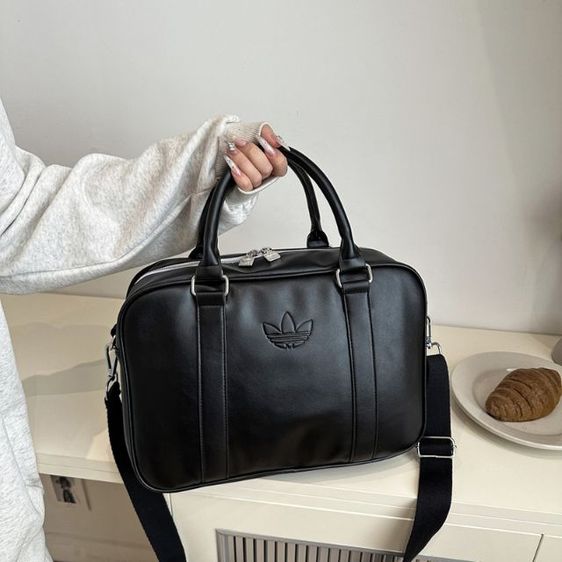 กระเป๋าสะพายข้างคุณภาพดีมาก มือ1มี2สี พร้อมส่ง