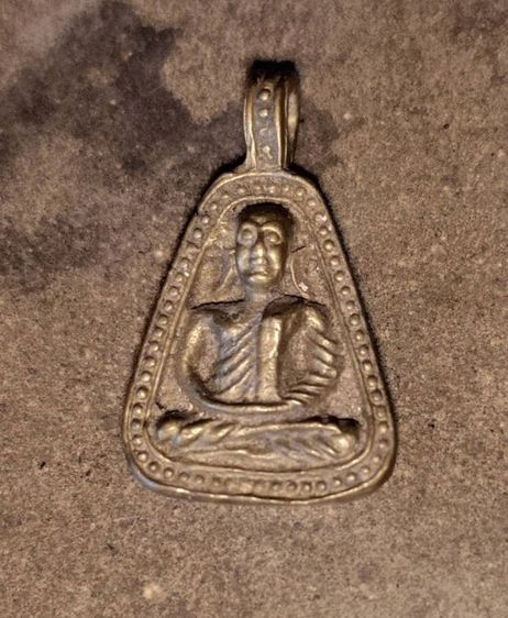 เหรียญจอบหล่อ หลวงพ่อเงิน วัดบางคลาน ออกวัดคลองทองหลาง

