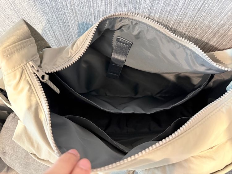 Uniqlo Mini Pocket Shoulder Bag รูปที่ 7