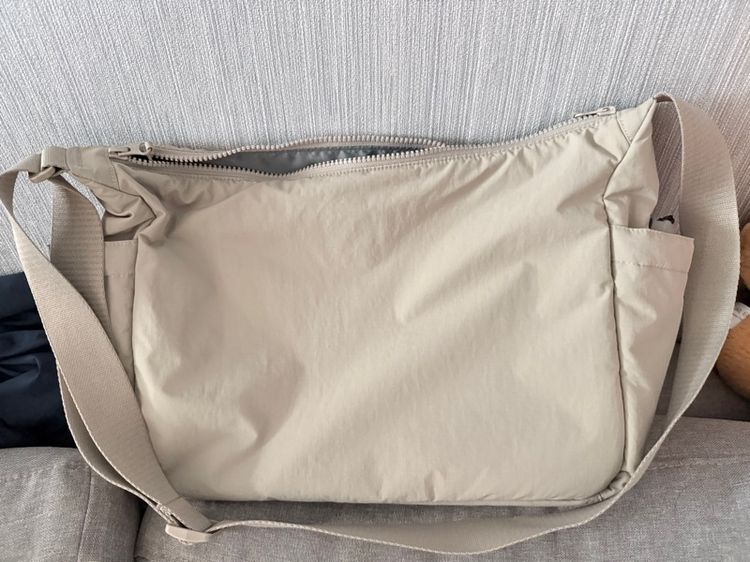 Uniqlo Mini Pocket Shoulder Bag รูปที่ 3