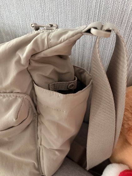 Uniqlo Mini Pocket Shoulder Bag รูปที่ 4