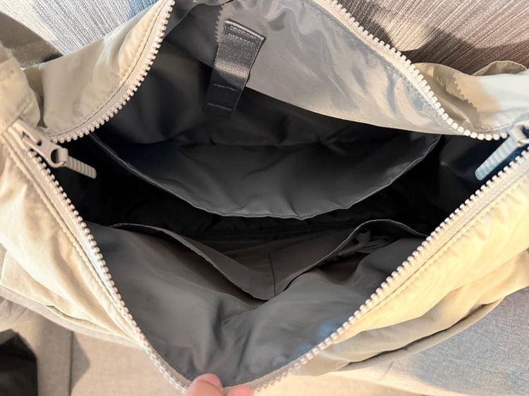 Uniqlo Mini Pocket Shoulder Bag รูปที่ 6