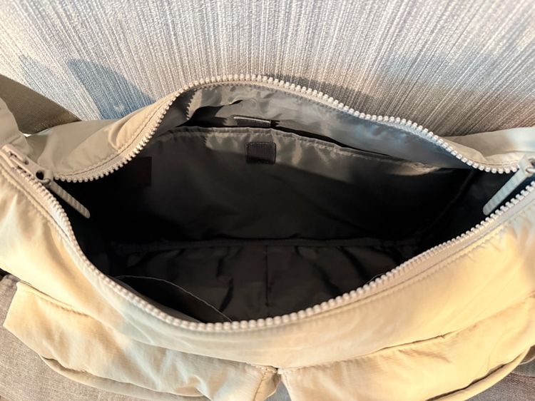 Uniqlo Mini Pocket Shoulder Bag รูปที่ 8