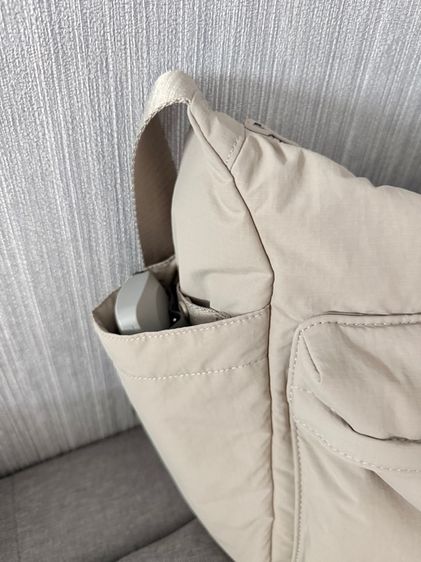 Uniqlo Mini Pocket Shoulder Bag รูปที่ 5