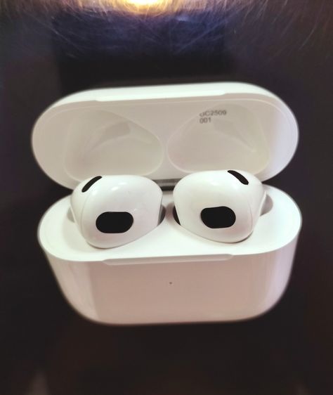 Apple AirPods (3rd generation) สภาพใหม่ ไม่เคยใช้งาน