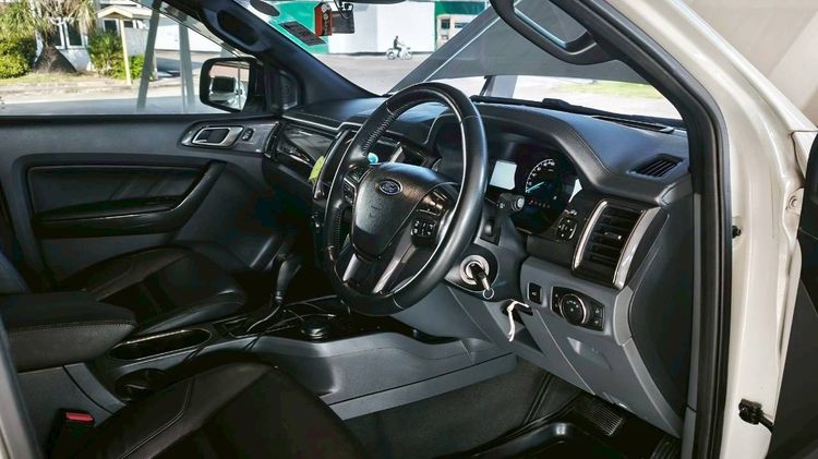 Ford Everest 2017 3.2 Titanium Plus 4WD Utility-car ดีเซล ไม่ติดแก๊ส เกียร์อัตโนมัติ ขาว รูปที่ 4