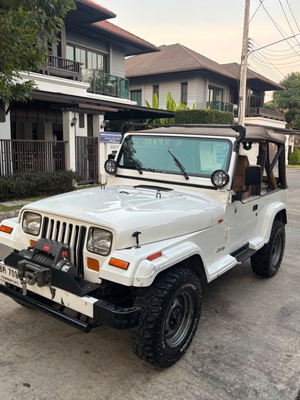 รถ Jeep Wrangler 4.0 Sahara 4WD สี ขาว