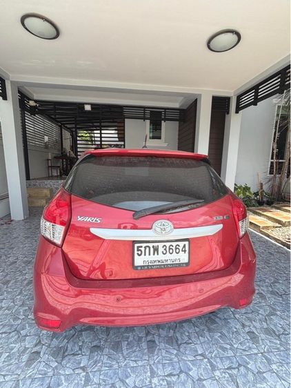 รถ Toyota Yaris 1.2 E สี แดง