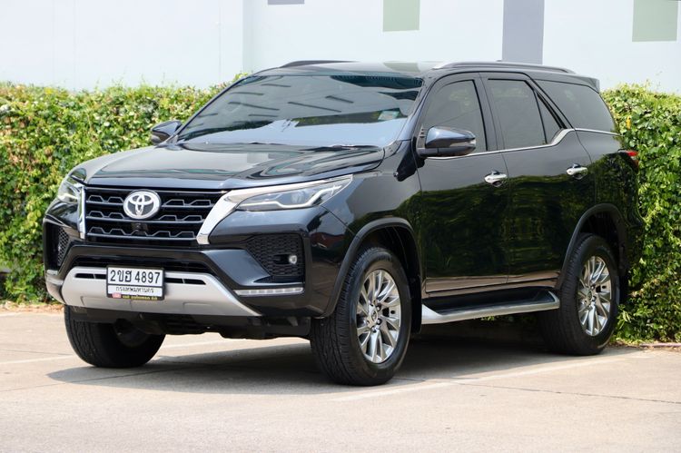 Toyota Fortuner 2022 2.4 Leader V Utility-car ดีเซล ไม่ติดแก๊ส เกียร์อัตโนมัติ ดำ