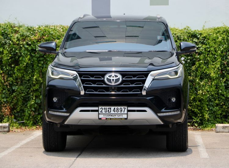 Toyota Fortuner 2022 2.4 Leader V Utility-car ดีเซล ไม่ติดแก๊ส เกียร์อัตโนมัติ ดำ รูปที่ 2