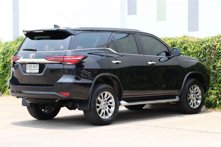 Toyota Fortuner 2022 2.4 Leader V Utility-car ดีเซล ไม่ติดแก๊ส เกียร์อัตโนมัติ ดำ รูปที่ 4