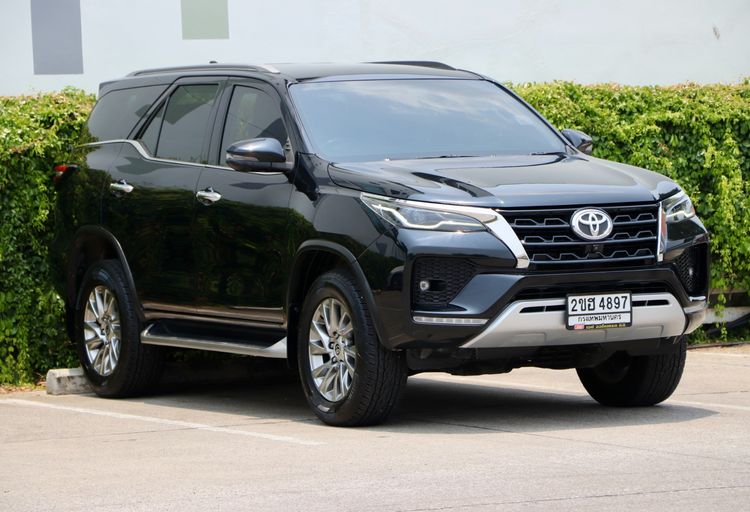 Toyota Fortuner 2022 2.4 Leader V Utility-car ดีเซล ไม่ติดแก๊ส เกียร์อัตโนมัติ ดำ รูปที่ 3