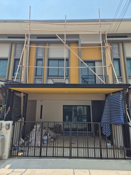 อื่นๆ มีบางส่วน 2024 (เจ้าของขายเอง) ถูกสุดในโครงการ ทาวน์โฮม 2 ชั้น โครงการ เปี่ยมสุข เอสเกต ราชพฤกษ์ 345 ปรับปรุงใหม่ให้ทั้งหลัง  สวยมาก