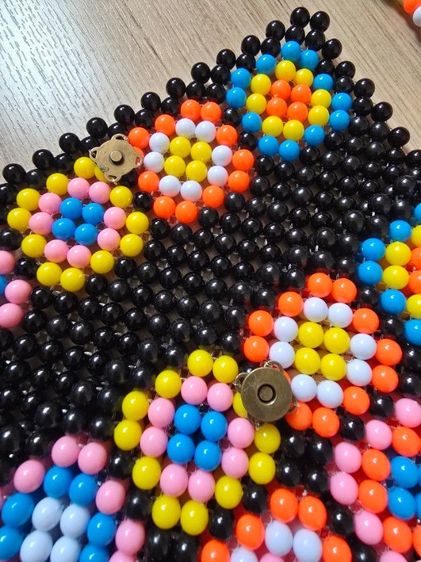 พร้อมส่ง กระเป๋าลูกปัด Crossbody ได้ สีสดใส มีใบเดียว   รูปที่ 4