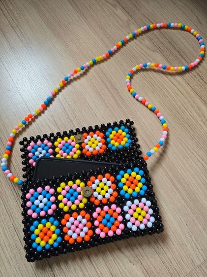 พร้อมส่ง กระเป๋าลูกปัด Crossbody ได้ สีสดใส มีใบเดียว   รูปที่ 2