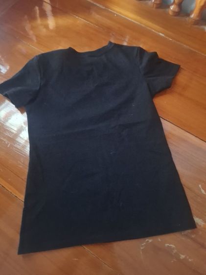 เสื้อแขนสั้นดำ