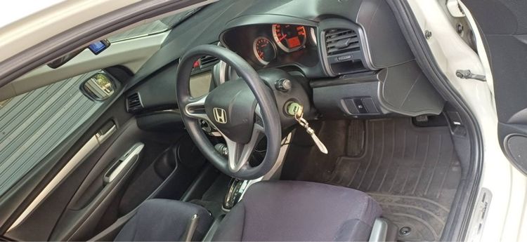 Honda City 2011 1.5 Sv i-VTEC Sedan เบนซิน ไม่ติดแก๊ส เกียร์อัตโนมัติ ขาว รูปที่ 2