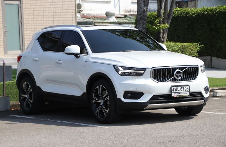 Volvo XC40 2020 Recharge 1.5 T5 Inscription Utility-car ปลั๊กอินไฮบริด (PHEV) ไม่ติดแก๊ส เกียร์อัตโนมัติ ขาว รูปที่ 2