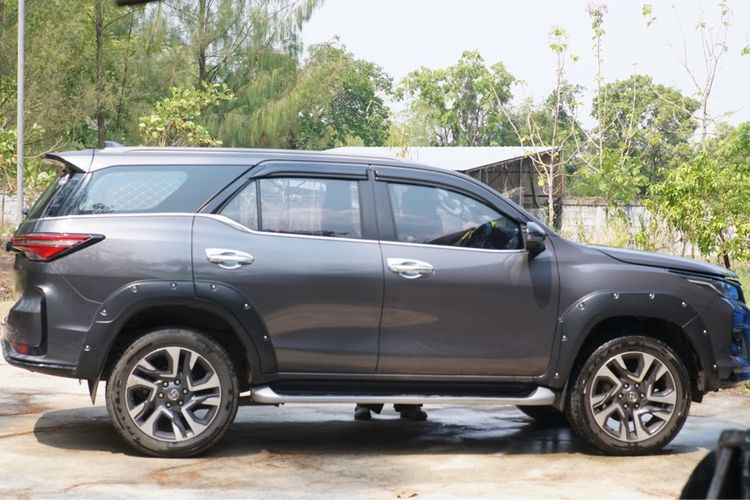 Toyota Fortuner 2021 2.4 G Van ดีเซล ไม่ติดแก๊ส เกียร์อัตโนมัติ เทา รูปที่ 4